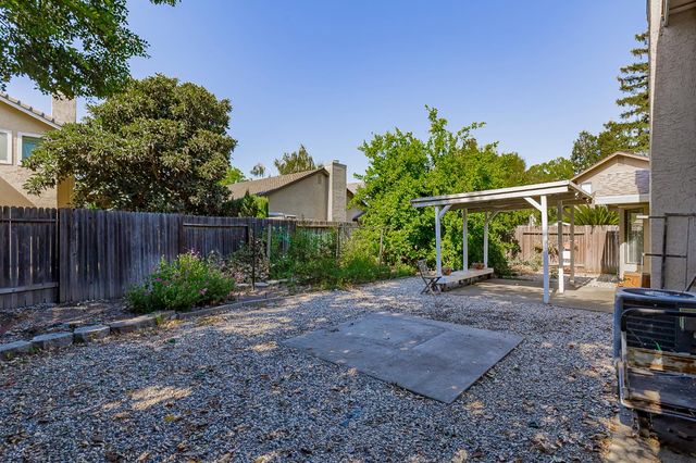 6113 Wolf Creek Ct, Elk Grove, CA 95758