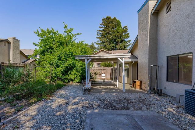 6113 Wolf Creek Ct, Elk Grove, CA 95758