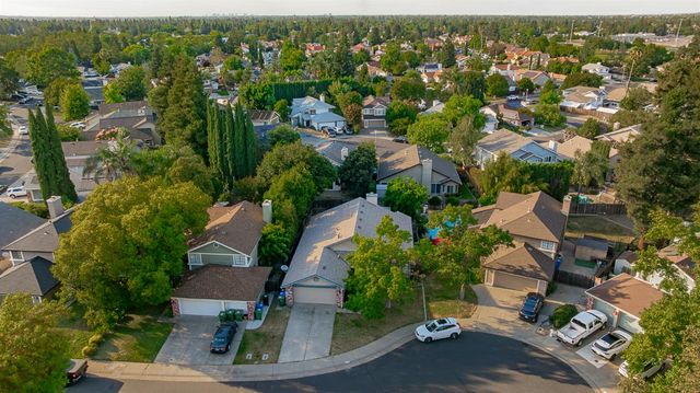 6113 Wolf Creek Ct, Elk Grove, CA 95758
