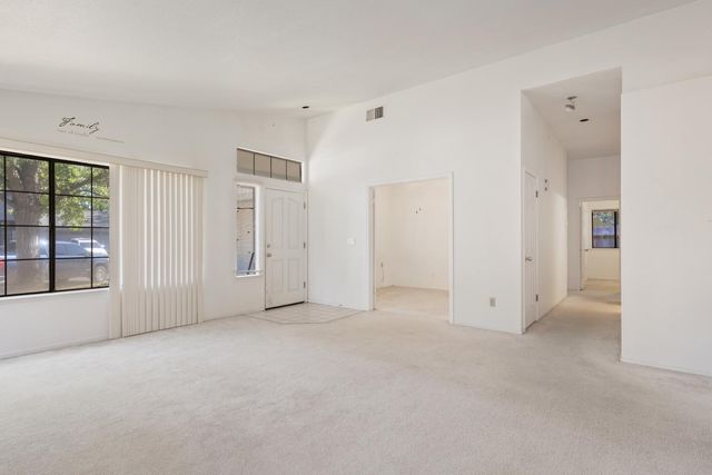 6113 Wolf Creek Ct, Elk Grove, CA 95758