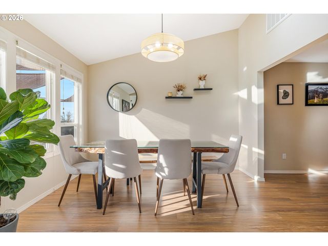 339 TELFORD Rd, Oregon City, OR 97045