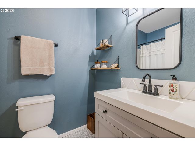 339 TELFORD Rd, Oregon City, OR 97045