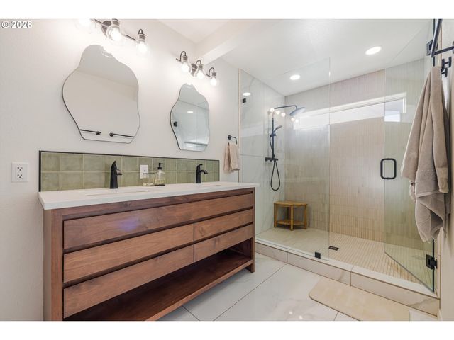 339 TELFORD Rd, Oregon City, OR 97045