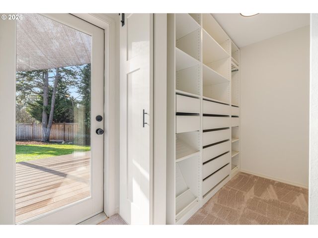 339 TELFORD Rd, Oregon City, OR 97045