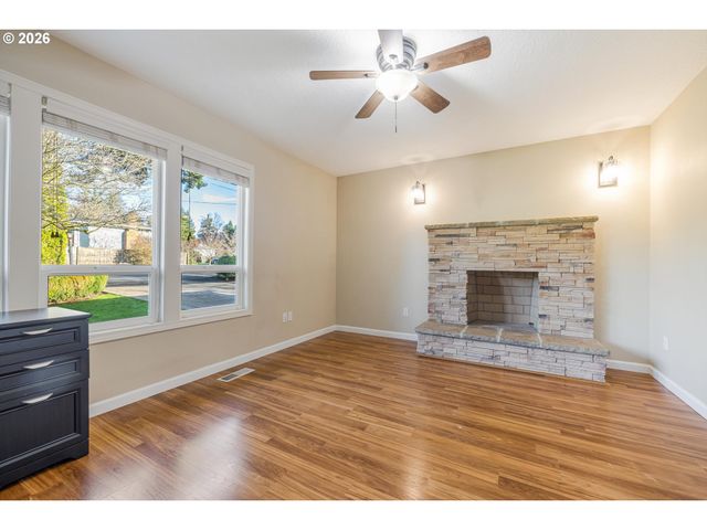 339 TELFORD Rd, Oregon City, OR 97045