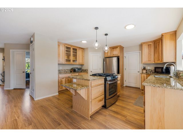 339 TELFORD Rd, Oregon City, OR 97045