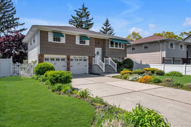 1678 Park Avenue, Merrick, NY 11566