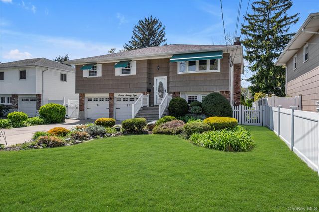 1678 Park Avenue, Merrick, NY 11566