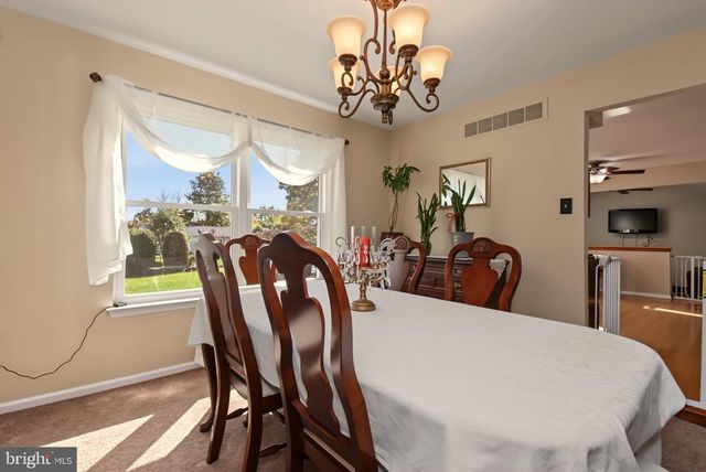 101 GLASGOW CIR, Lansdale, PA 19446