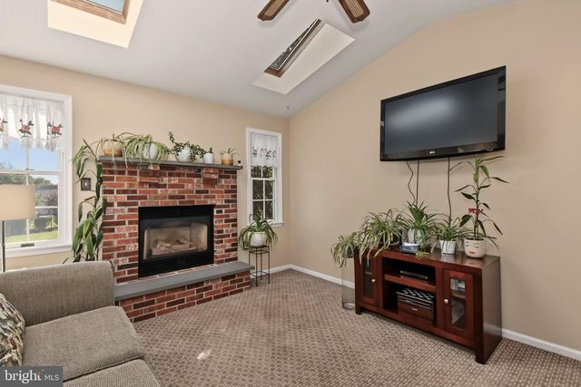 101 GLASGOW CIR, Lansdale, PA 19446