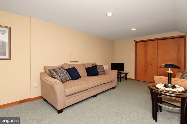 101 GLASGOW CIR, Lansdale, PA 19446