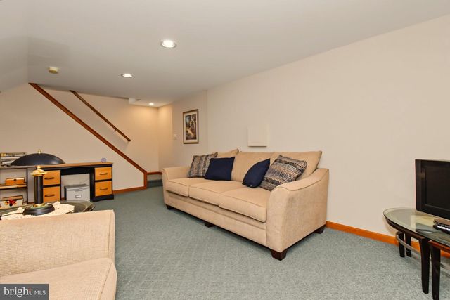 101 GLASGOW CIR, Lansdale, PA 19446