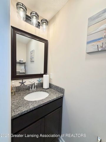 10015 Lakeside Drive, Perrinton, MI 48871