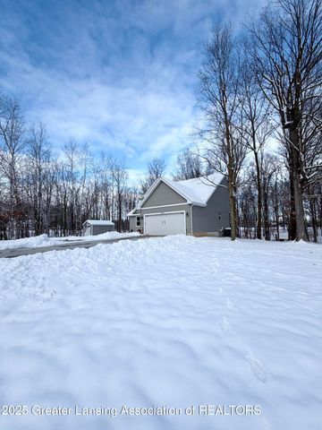 10015 Lakeside Drive, Perrinton, MI 48871