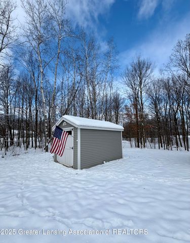 10015 Lakeside Drive, Perrinton, MI 48871