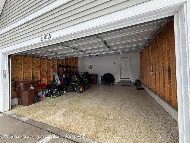 10015 Lakeside Drive, Perrinton, MI 48871