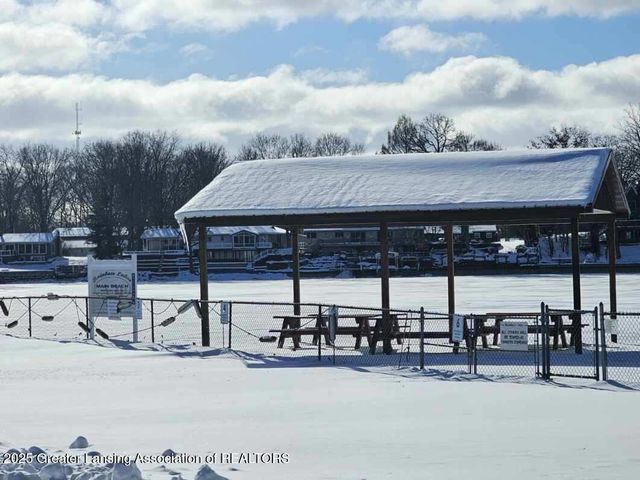 10015 Lakeside Drive, Perrinton, MI 48871