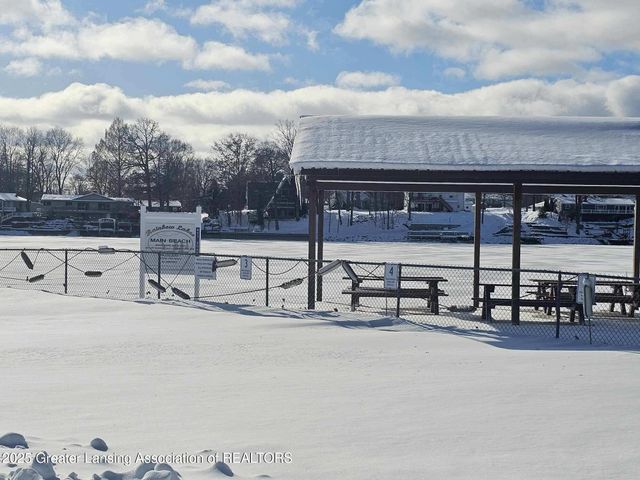 10015 Lakeside Drive, Perrinton, MI 48871