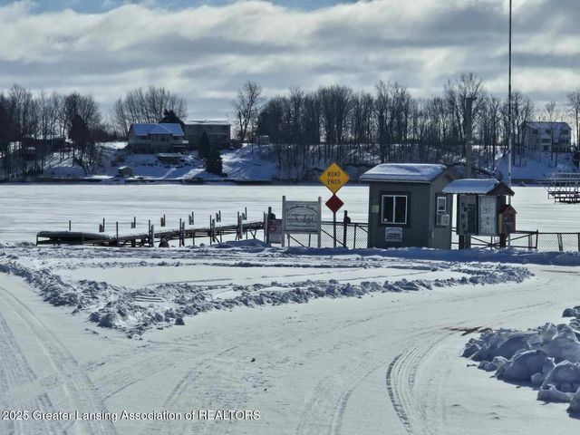 10015 Lakeside Drive, Perrinton, MI 48871