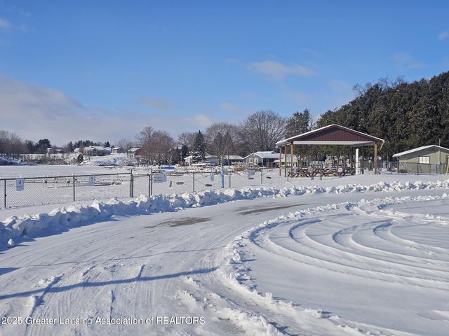 10015 Lakeside Drive, Perrinton, MI 48871