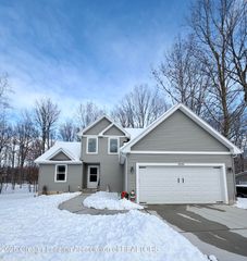 10015 Lakeside Drive, Perrinton, MI 48871