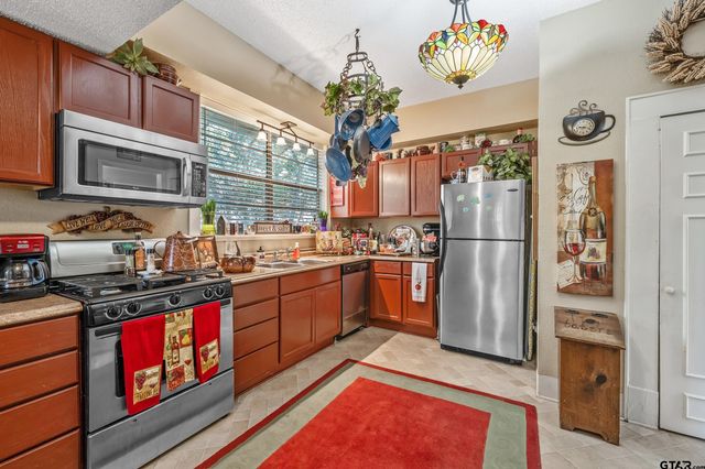 637 S Bois D Arc, Tyler, TX 75701