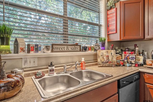 637 S Bois D Arc, Tyler, TX 75701