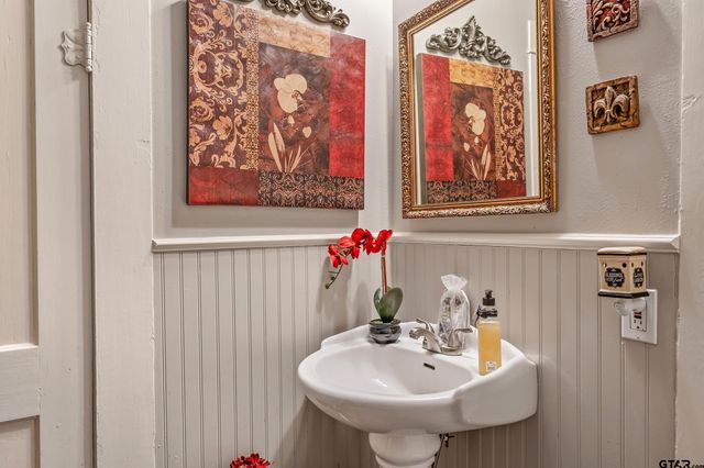 637 S Bois D Arc, Tyler, TX 75701