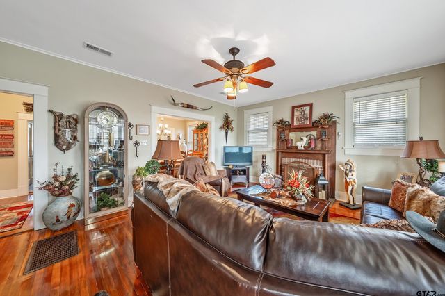 637 S Bois D Arc, Tyler, TX 75701