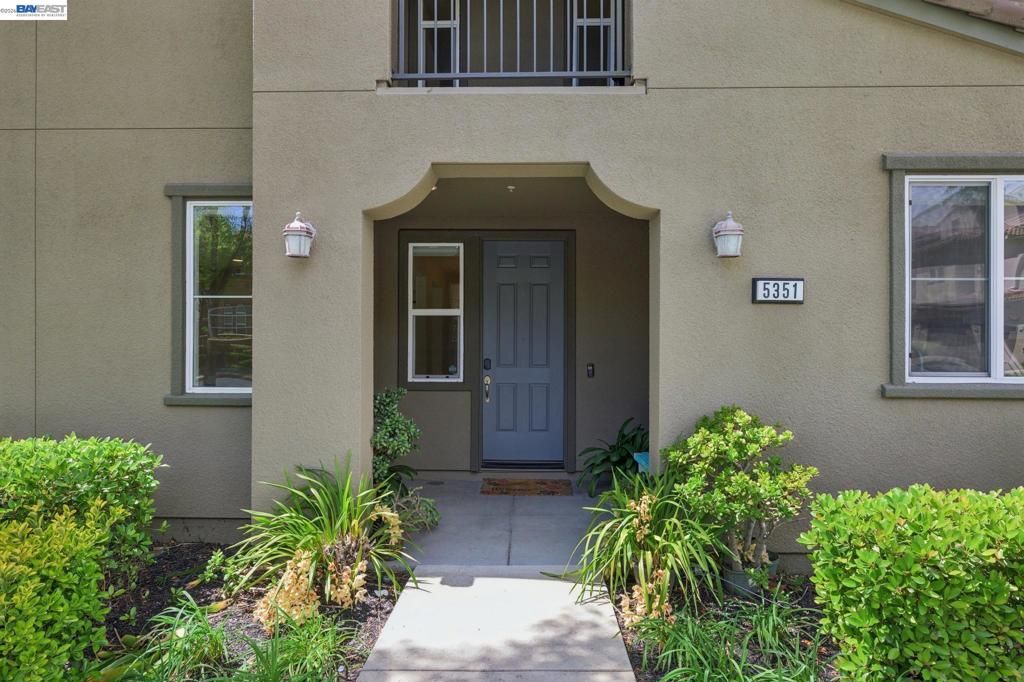 Image 2 of property listing at 5351 Fioli Loop, San Ramon, CA 94582