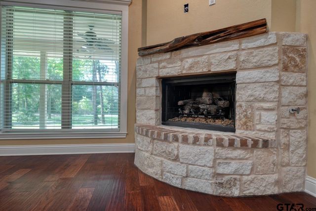 13523 Country Gln, Tyler, TX 75706