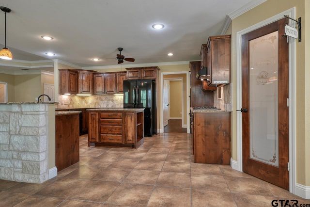 13523 Country Gln, Tyler, TX 75706