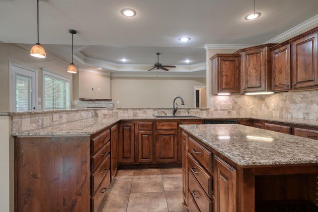 13523 Country Gln, Tyler, TX 75706