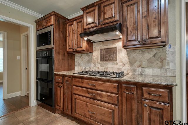13523 Country Gln, Tyler, TX 75706