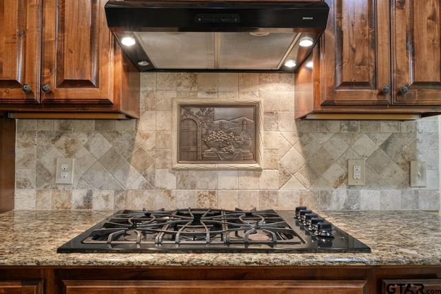 13523 Country Gln, Tyler, TX 75706