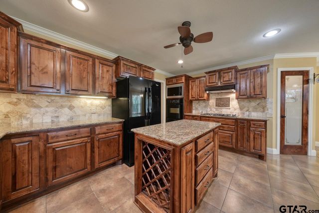 13523 Country Gln, Tyler, TX 75706