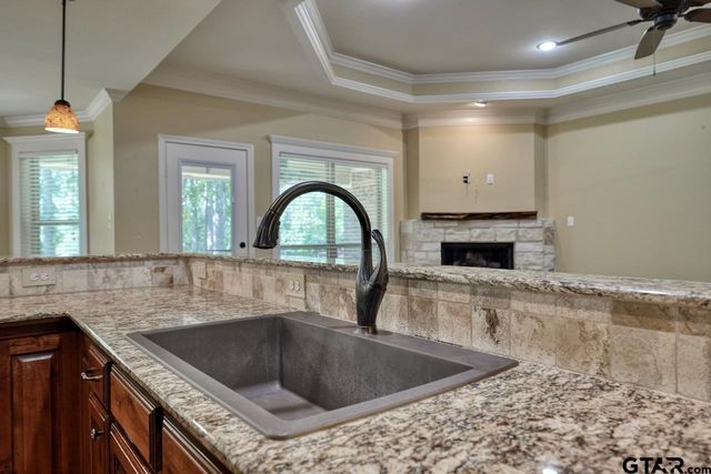 13523 Country Gln, Tyler, TX 75706