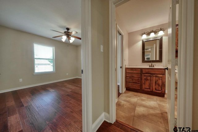 13523 Country Gln, Tyler, TX 75706