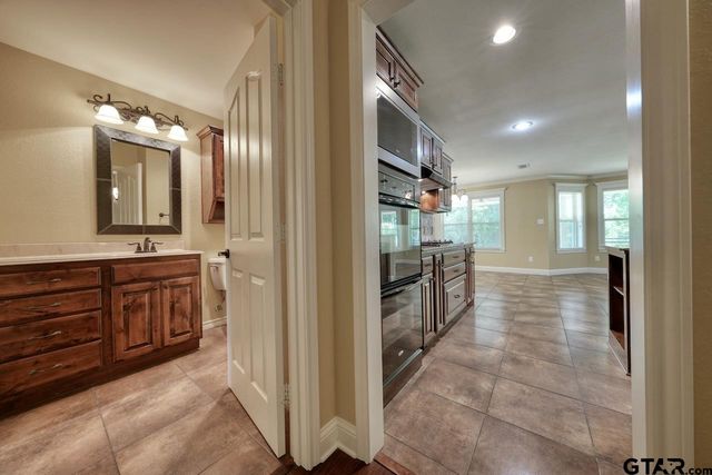 13523 Country Gln, Tyler, TX 75706