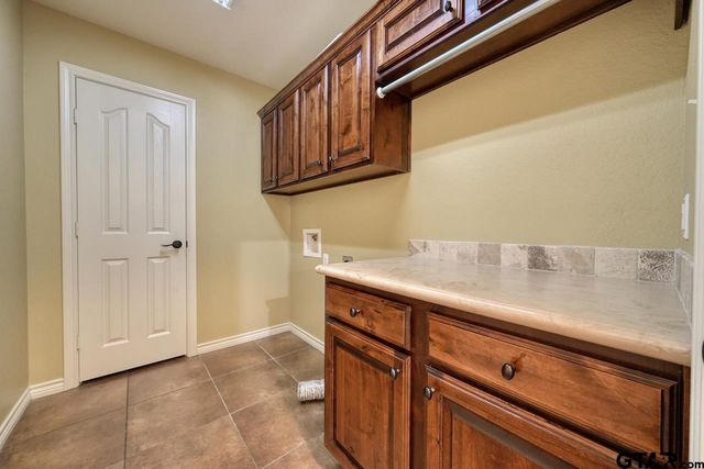 13523 Country Gln, Tyler, TX 75706