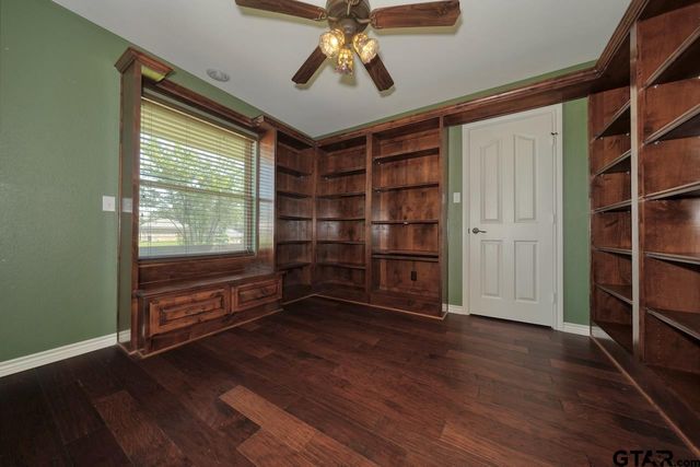 13523 Country Gln, Tyler, TX 75706