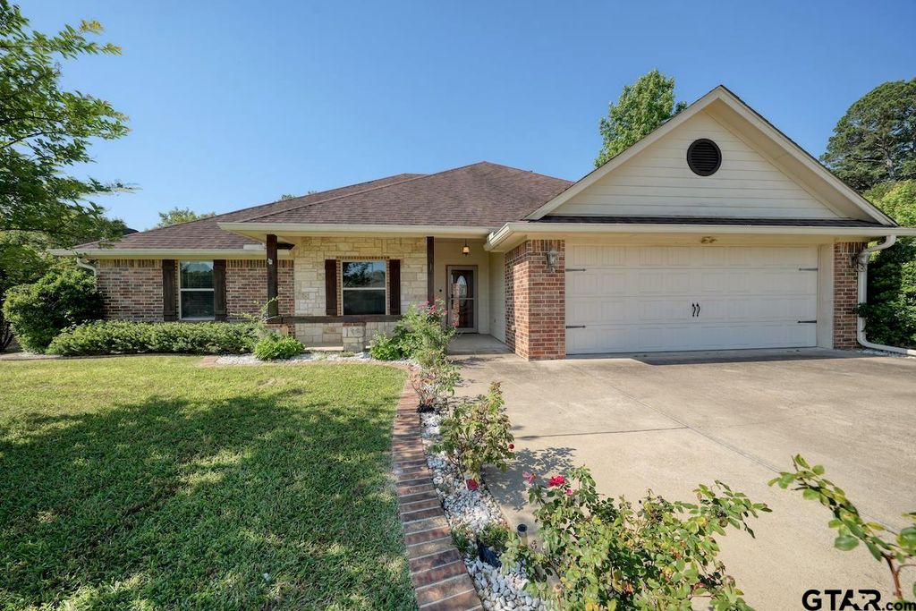 13523 Country Gln, Tyler, TX 75706