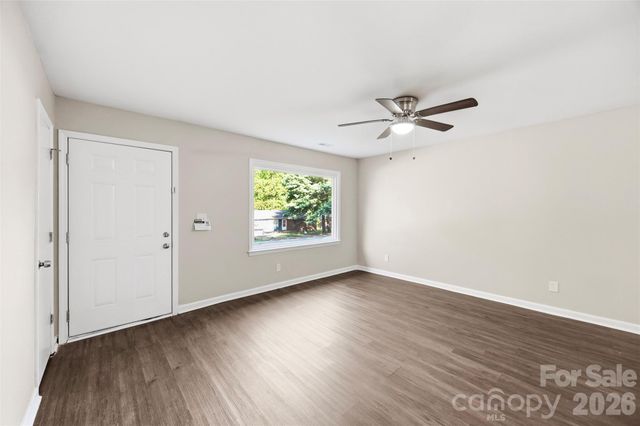 428 E Mclelland Avenue, Mooresville, NC 28115