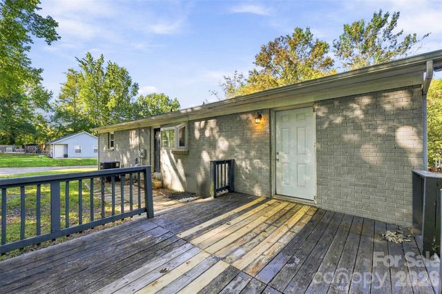 428 E Mclelland Avenue, Mooresville, NC 28115