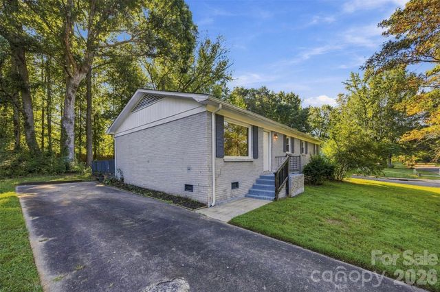 428 E Mclelland Avenue, Mooresville, NC 28115