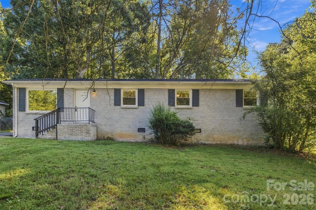 428 E Mclelland Avenue, Mooresville, NC 28115