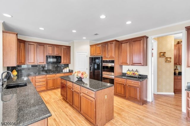 17 Bedford Dr, Bernards Twp., NJ 07920
