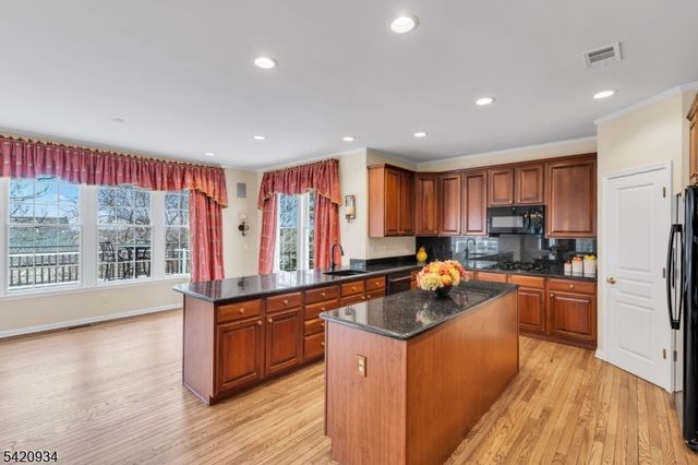 17 Bedford Dr, Bernards Twp., NJ 07920