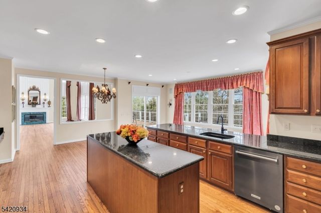 17 Bedford Dr, Bernards Twp., NJ 07920