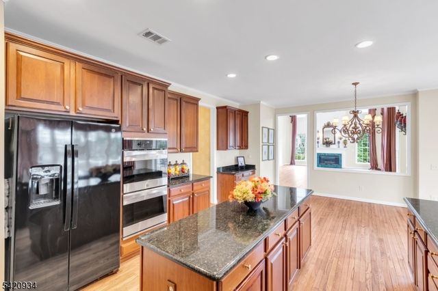 17 Bedford Dr, Bernards Twp., NJ 07920